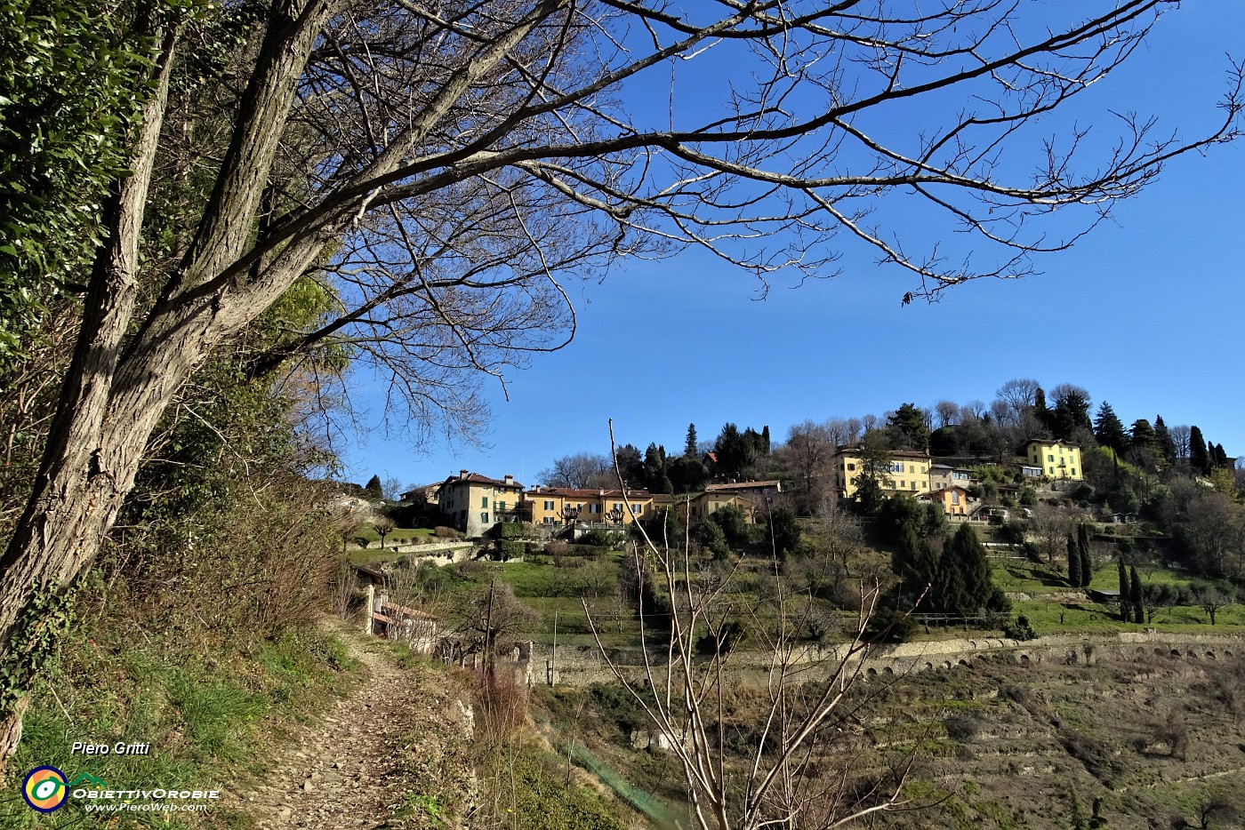 29 Dal sent. 'Via del Rione' vista sul Monte Bastia.JPG